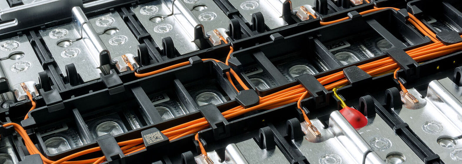 Fertigung von Batterien für Elektromotoren mit Automatisierungslösungen